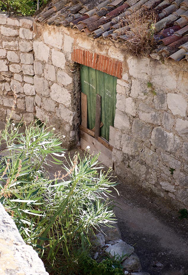 Lastovo - Village - Ruelle - Porte verte